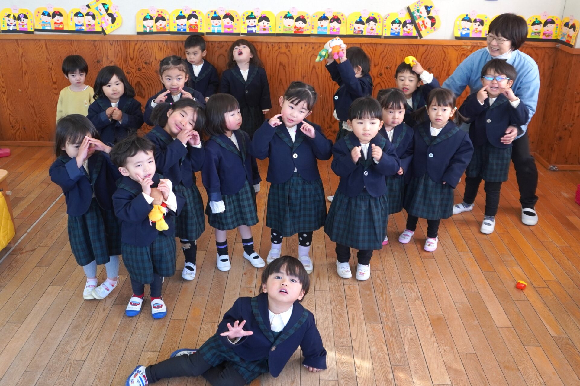 制服登園（満3歳）｜まどか幼稚園